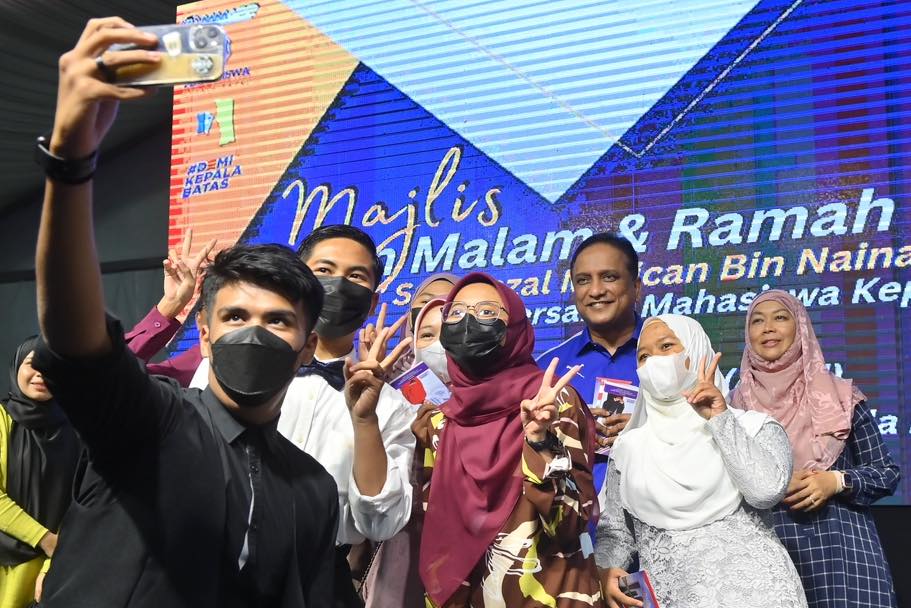 Majlis makan malam dan ramah mesra malam bersama Mahasiswa Kepala Batas