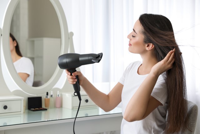 Guna pengering dengan bijak elak rambut rosak