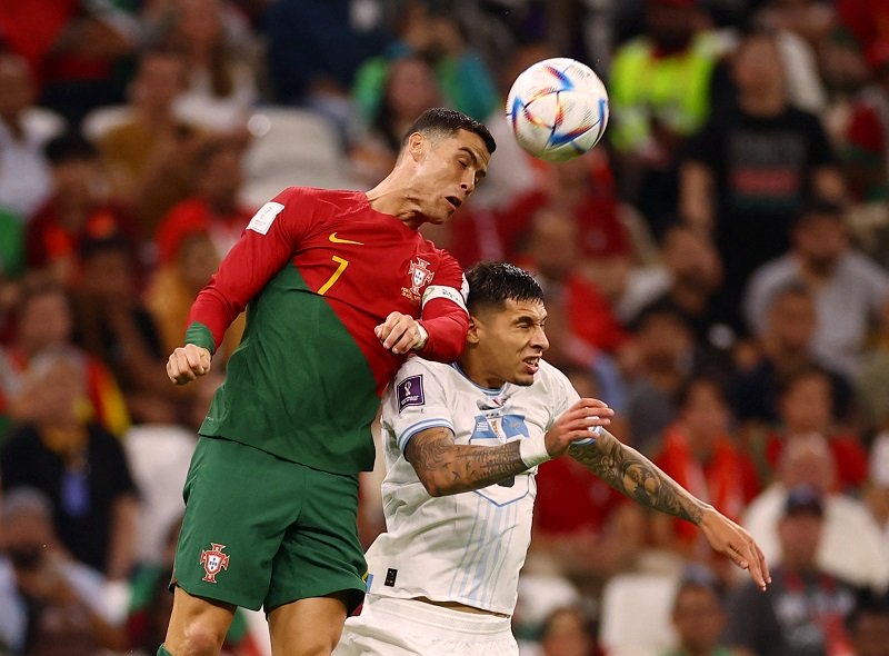 Ronaldo sentuh bola - Fernandes