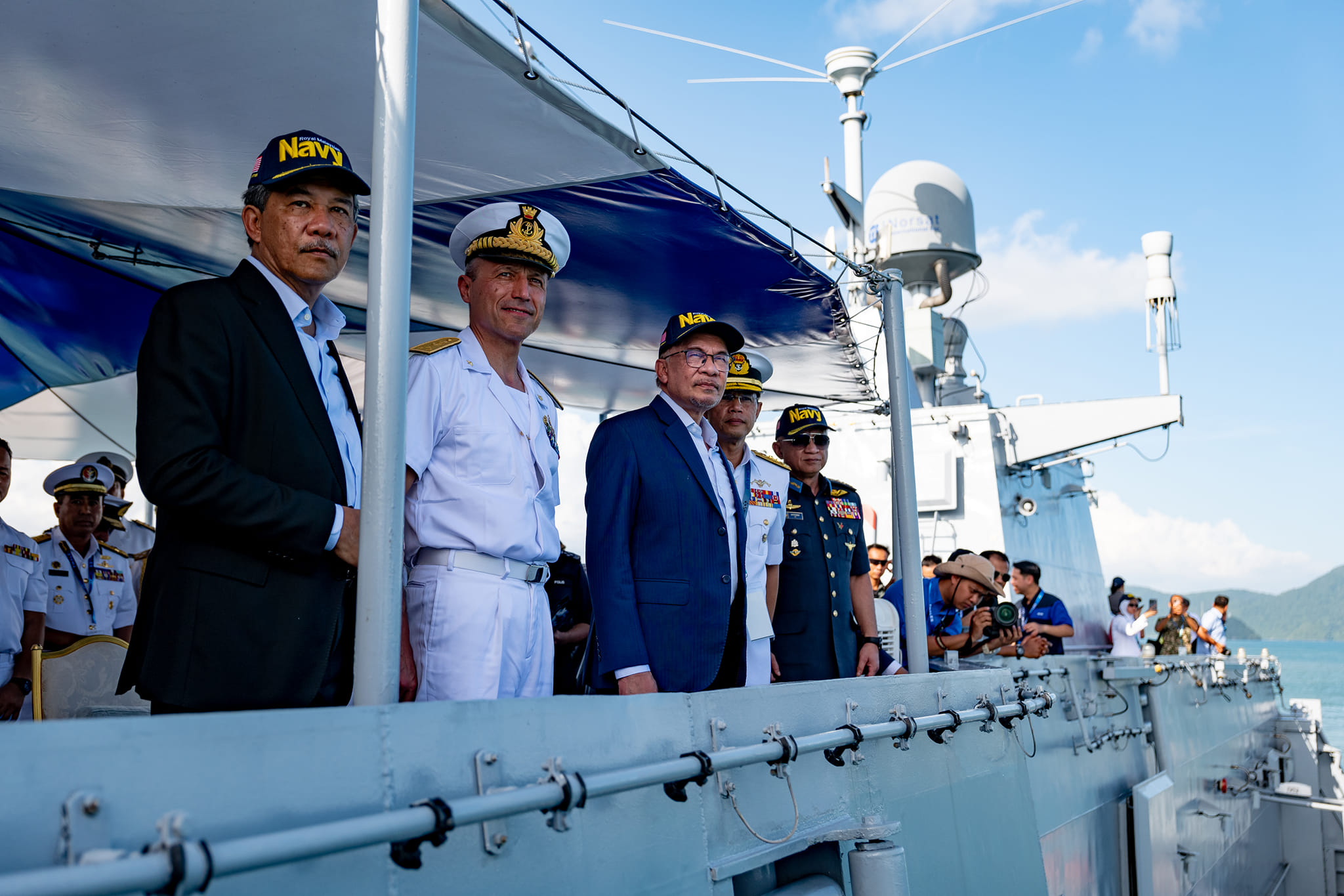 Kerajaan ambil alih siapkan kapal LCS