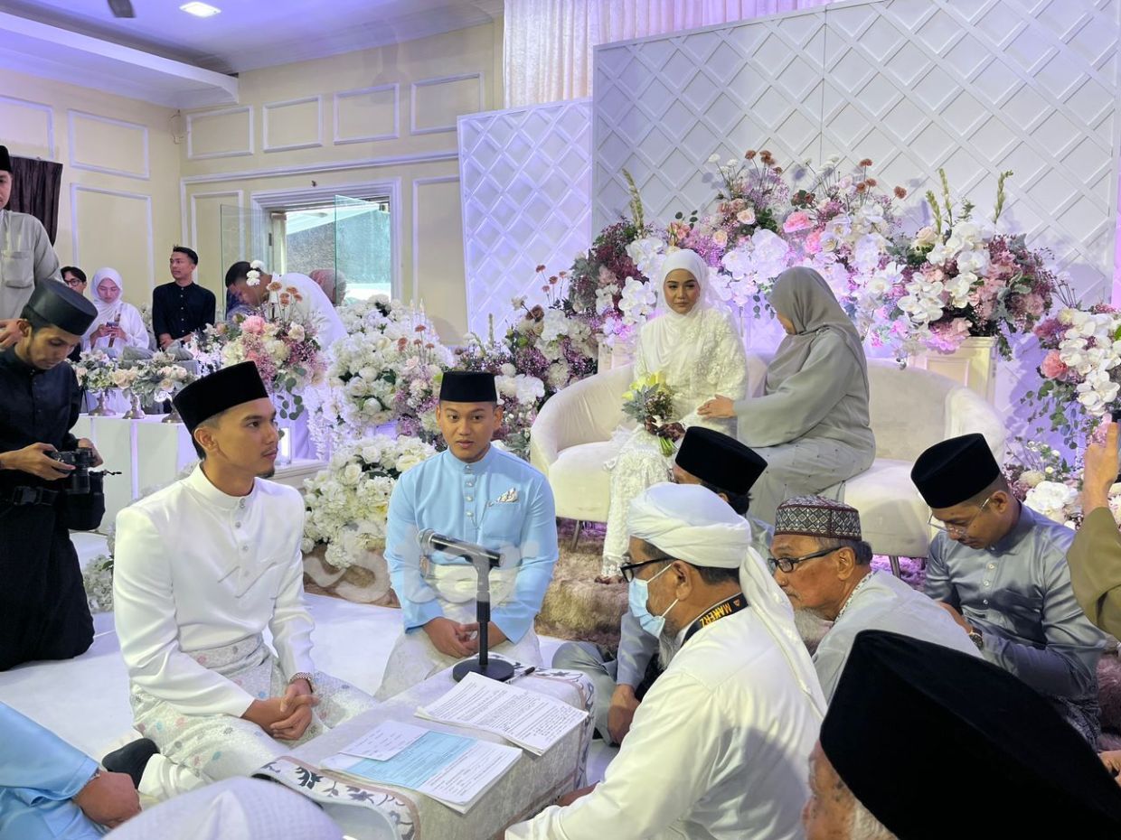 MK K-Clique selamat bergelar suami kepada Siti Hajaar
