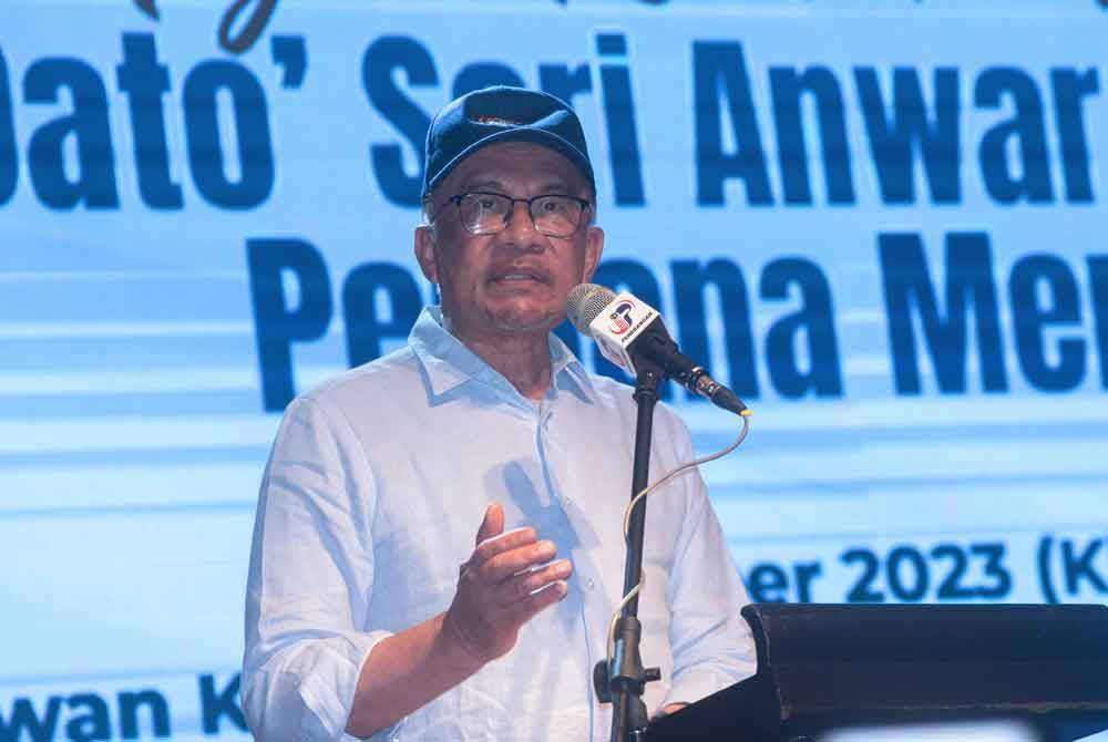 Para Menteri Harus Kerap Turun Padang, Pantau Isu Rakyat Dan Ekonomi Di Labuan - PM Anwar