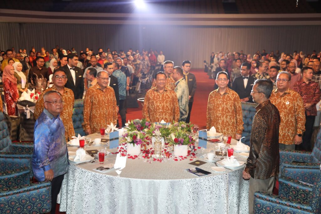 Juruukur Bahan Main Peranan, Pastikan Industri Seiring Keperluan Semasa - Alexander