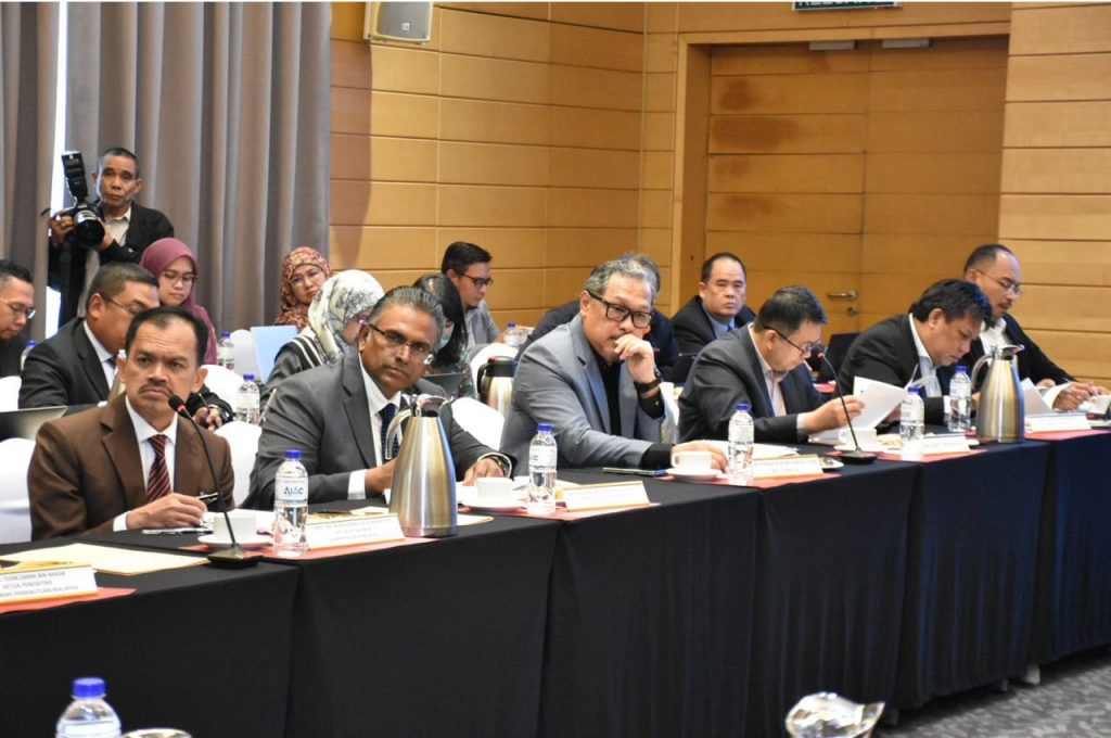 Azalina, Fahmi Pengerusikan Mesyuarat Jawatankuasa Kerja Berkaitan Jenayah Siber