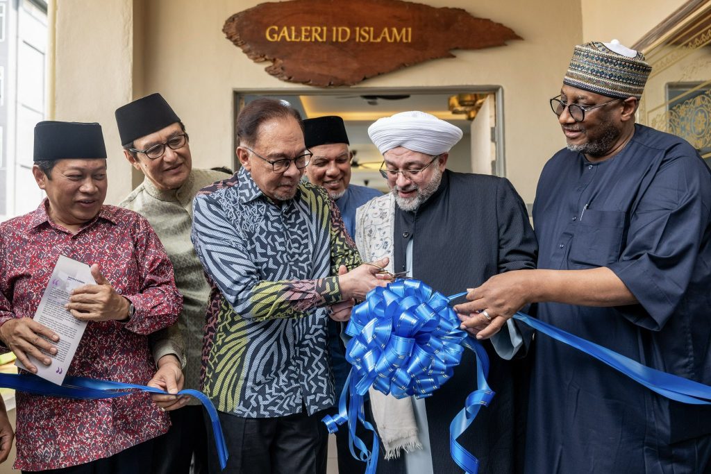 'Jangan Membangun Sambil Merobohkan' - PM Anwar
