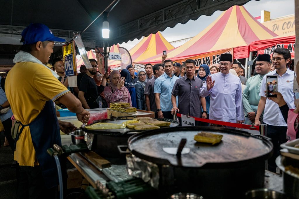 PM Anwar Tegur PBT, Jangan 'Tekan' Peniaga Bazar