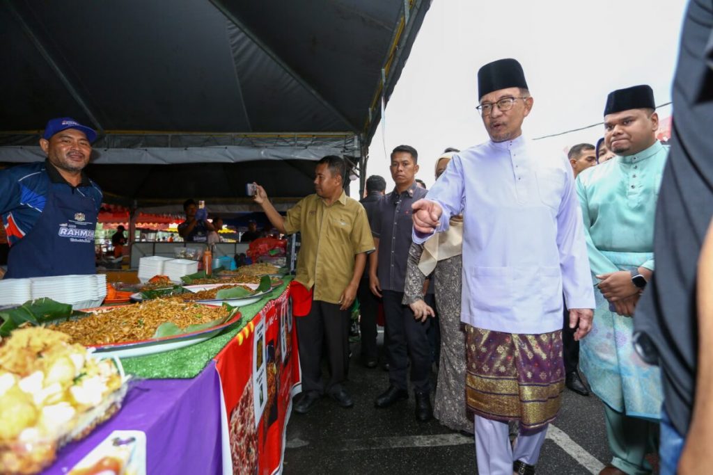 PM Anwar Tegur PBT, Jangan 'Tekan' Peniaga Bazar